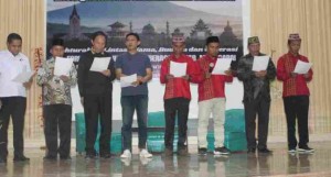 Foto : Kemenag Manggarai Dukung Deklarasi Persaudaraan Insani dalam Seminar Kerukunan Lintas Iman
