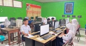 Foto : 14 Siswa MTs Negeri 1 Alor Ikuti CBT SNMB MAN IC dan MAKN Ende