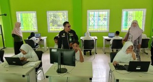 Kakan Kemenag Ende Monitoring Pelaksanaan CBT SNMB di MAKN Ende