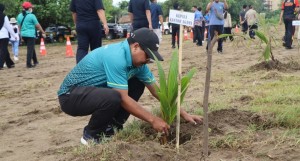 Wujudkan Ekoteologi : Kemenag Mabar Hijaukan Pantai Gorontalo di HUT Mabar ke-23