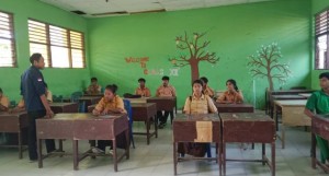 Foto : Penyuluh Agama Kemenag Sumba Timur Perkuat Pendampingan Rohani di SMA Muhammadiyah Waingapu